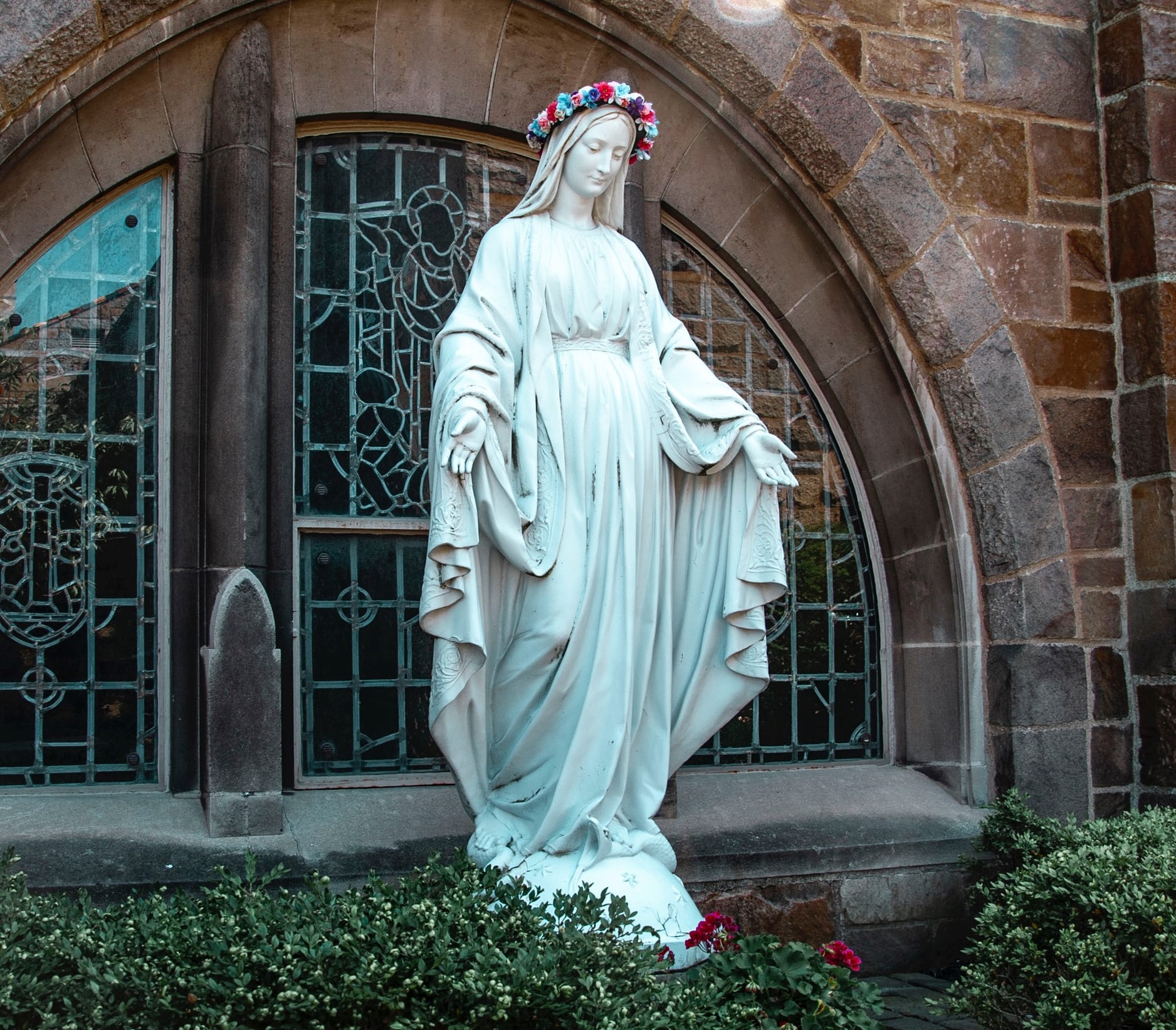 Mary with crown, May crowning